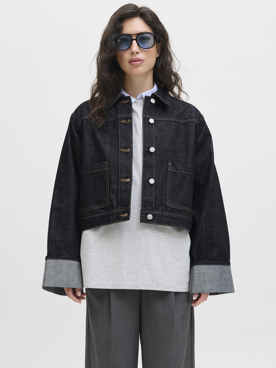 model_shot-front